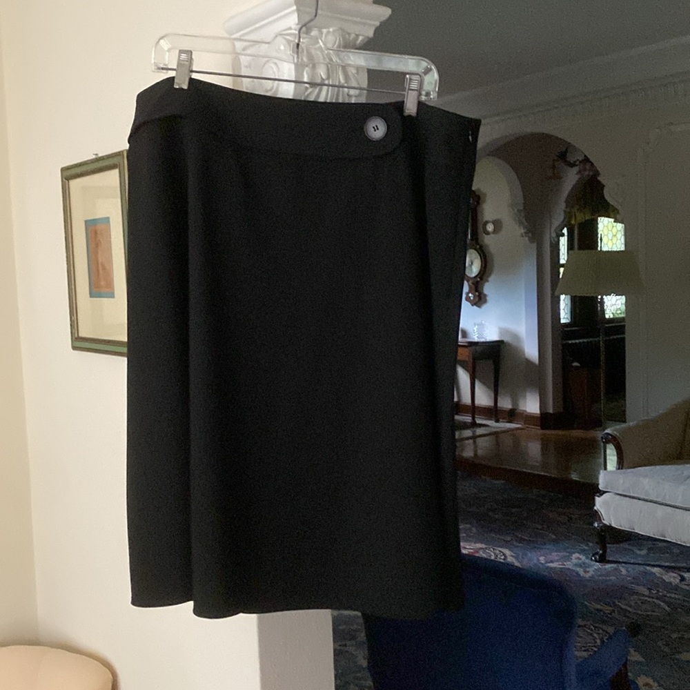 Talbots A-Line Black Skirt with Side Zipper  and Large Decorative Button 18